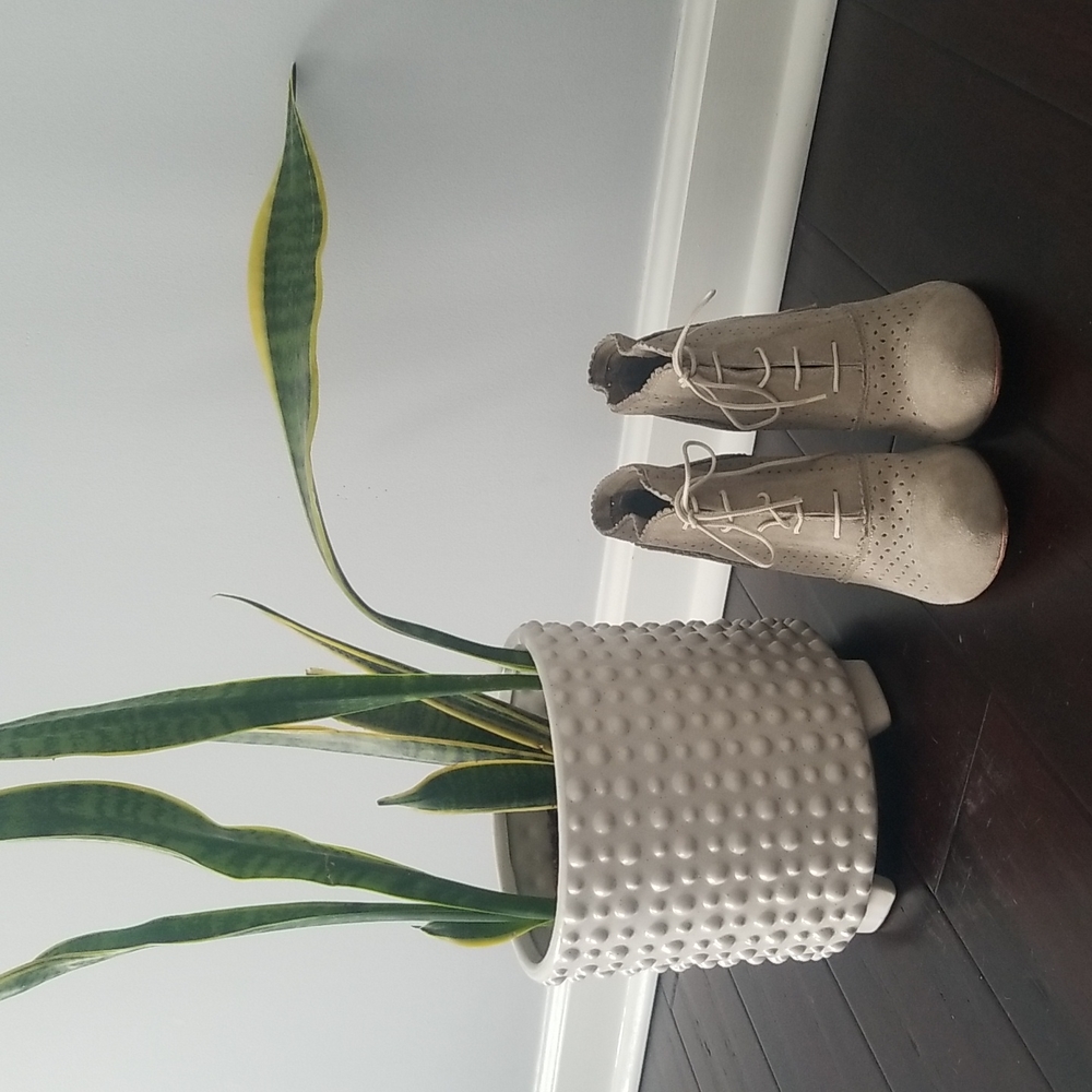 Low cut high heels boots